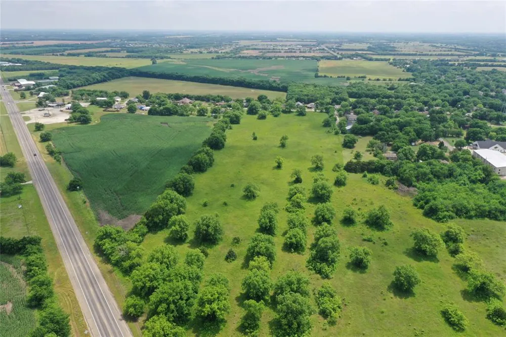 29 South Side Hwy 69 Trenton, TX 75490