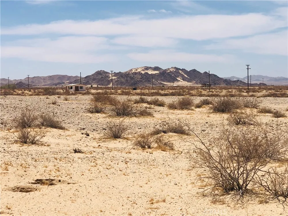5 Wilson Road 29 Palms, CA 92277
