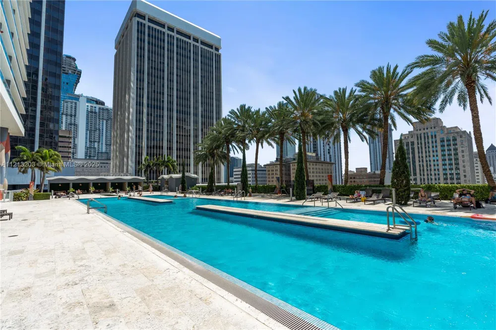 50 Biscayne Blvd #605 Miami, FL 33132
