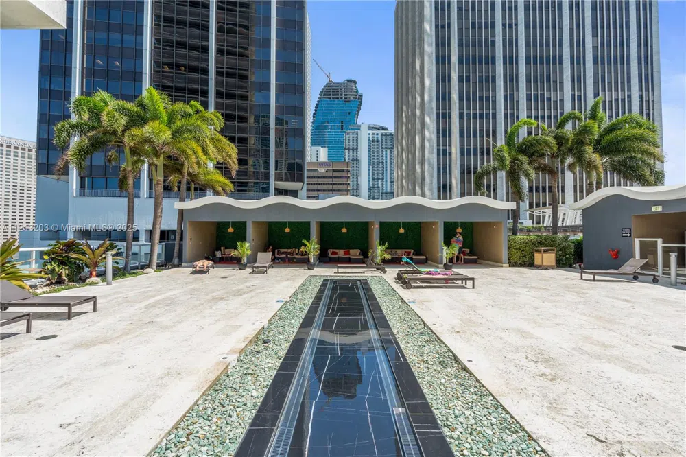 50 Biscayne Blvd #605 Miami, FL 33132