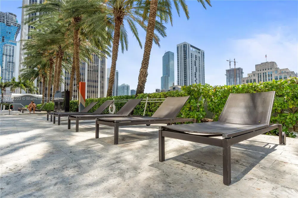 50 Biscayne Blvd #605 Miami, FL 33132