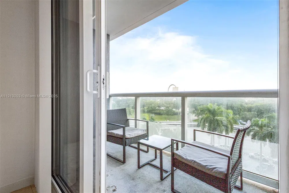 50 Biscayne Blvd #605 Miami, FL 33132