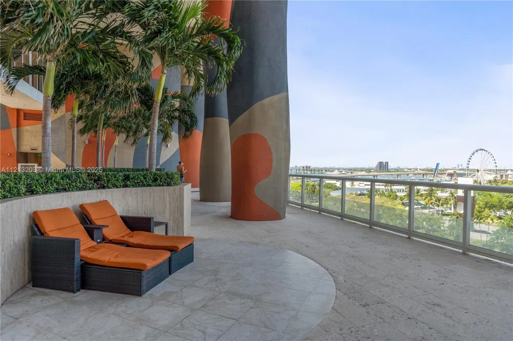 50 Biscayne Blvd #605 Miami, FL 33132