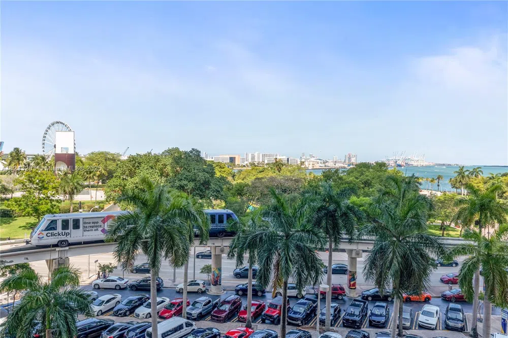 50 Biscayne Blvd #605 Miami, FL 33132