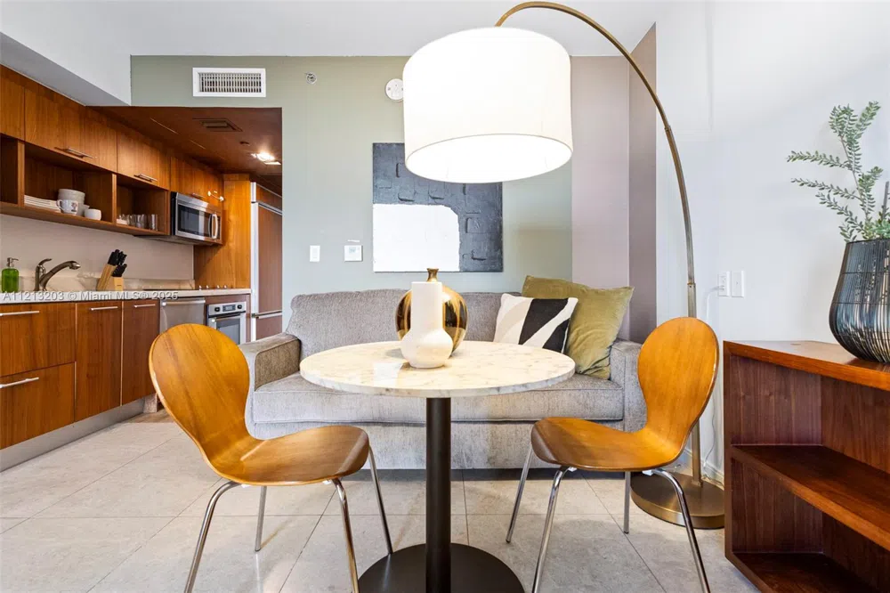 50 Biscayne Blvd #605 Miami, FL 33132