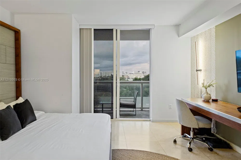 50 Biscayne Blvd #605 Miami, FL 33132