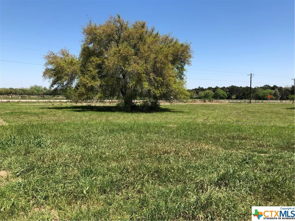 154 PVT 1672 Hallettsville, TX 77964