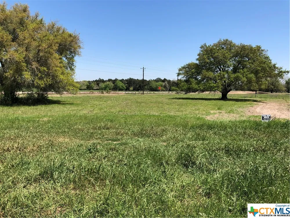 154 PVT 1672 Hallettsville, TX 77964