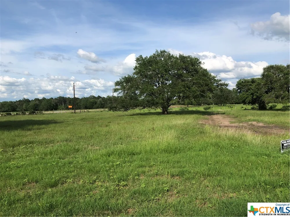 154 PVT 1672 Hallettsville, TX 77964