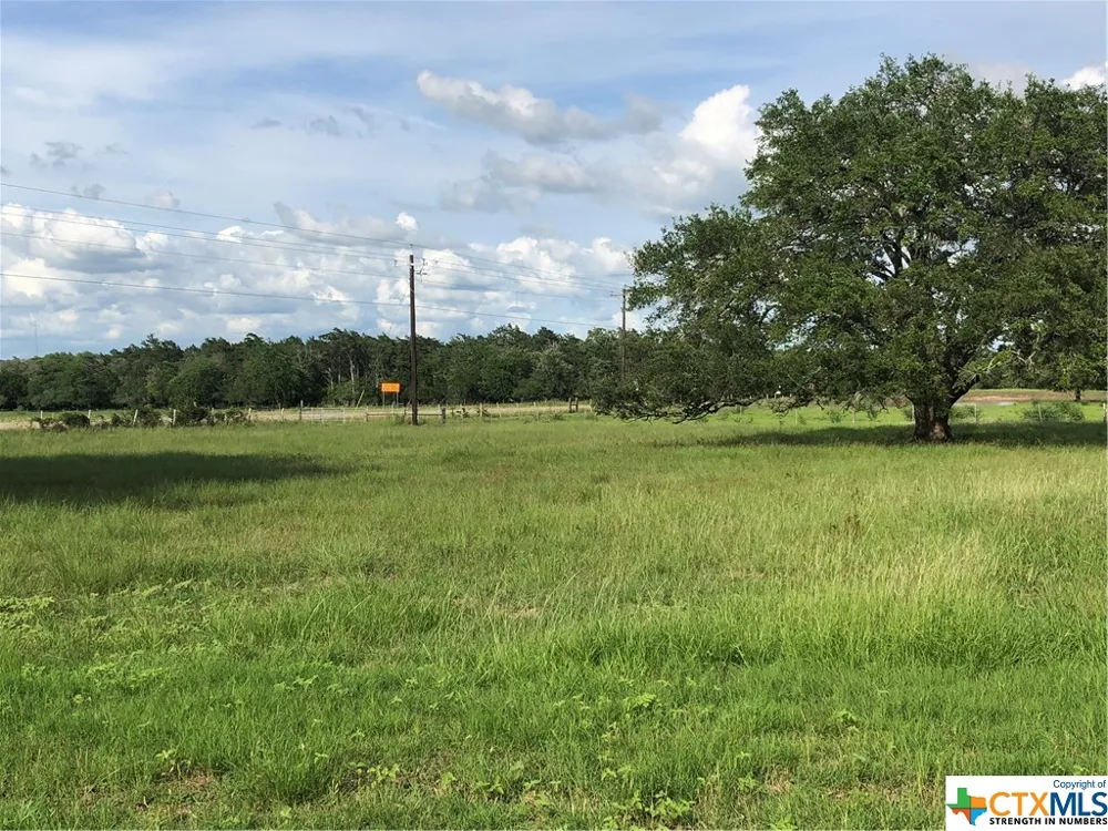 154 PVT 1672 Hallettsville, TX 77964