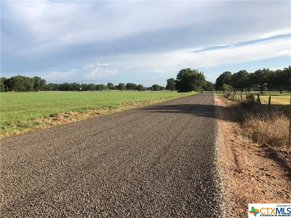 154 PVT 1672 Hallettsville, TX 77964