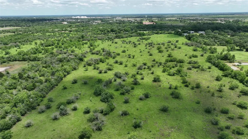 1721 Columbus Road Sealy, TX 77474