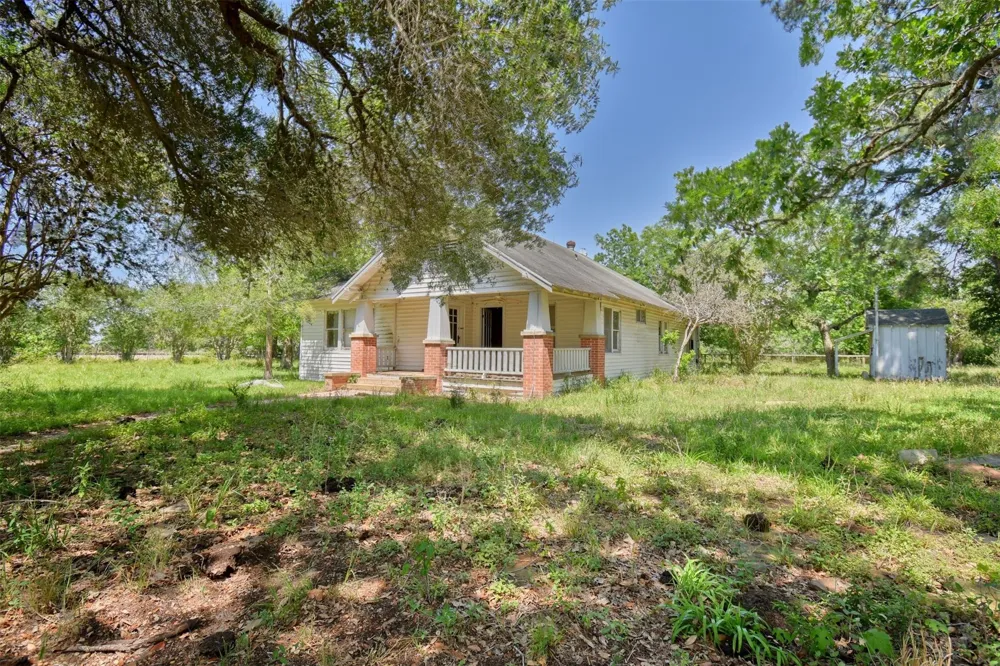 1721 Columbus Road Sealy, TX 77474