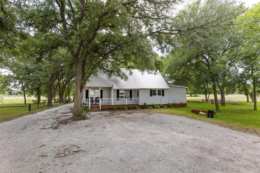 1001 S Highway 377 Pilot Point, TX 76258