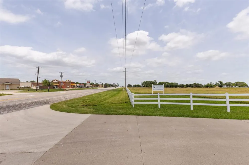 1001 S Highway 377 Pilot Point, TX 76258