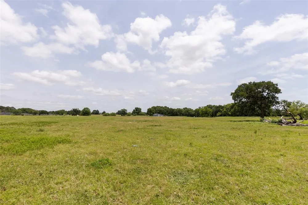 1001 S Highway 377 Pilot Point, TX 76258