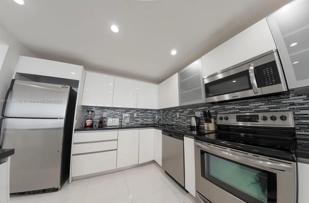5601 Collins Ave #1603 Miami Beach, FL 33140