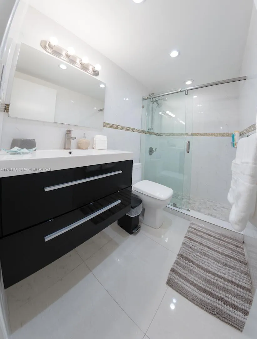 5601 Collins Ave #1603 Miami Beach, FL 33140