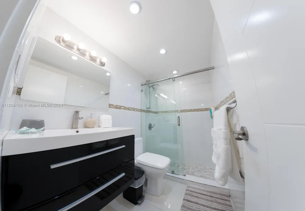 5601 Collins Ave #1603 Miami Beach, FL 33140