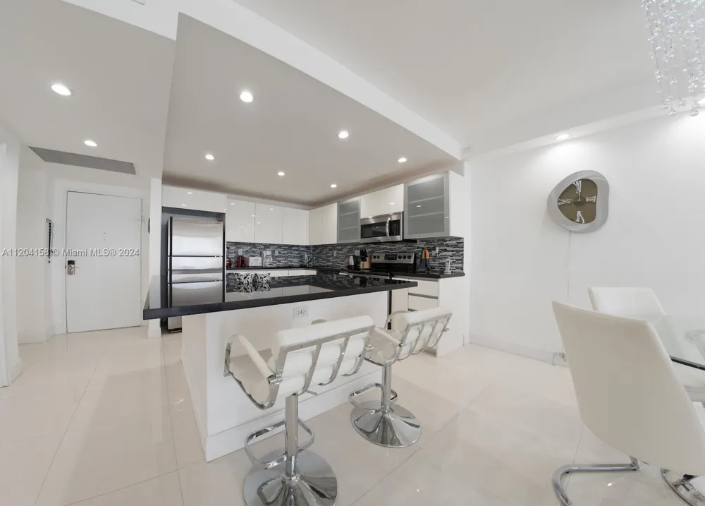 5601 Collins Ave #1603 Miami Beach, FL 33140