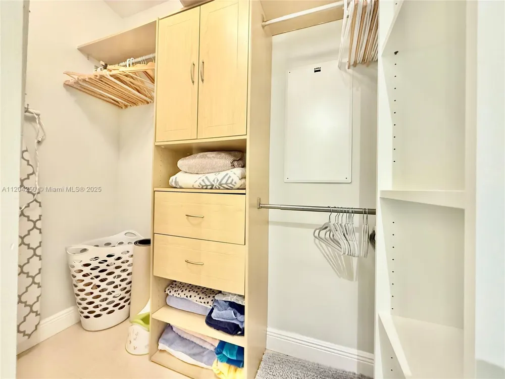 1830 S Ocean Dr #1709 Hallandale Beach, FL 33009