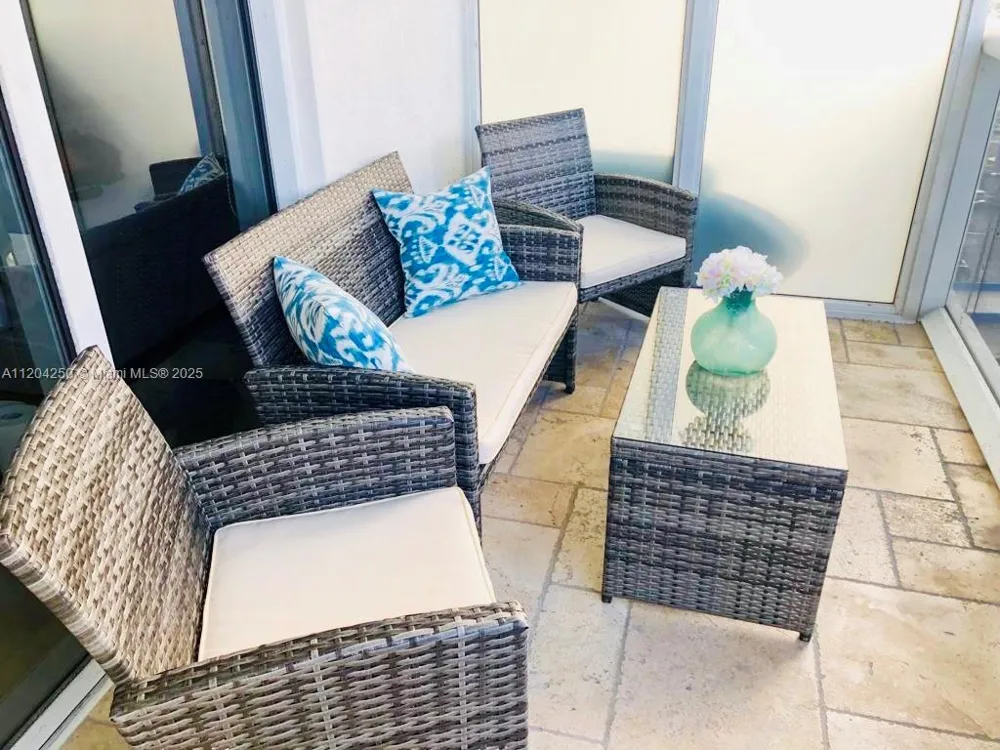 1830 S Ocean Dr #1709 Hallandale Beach, FL 33009