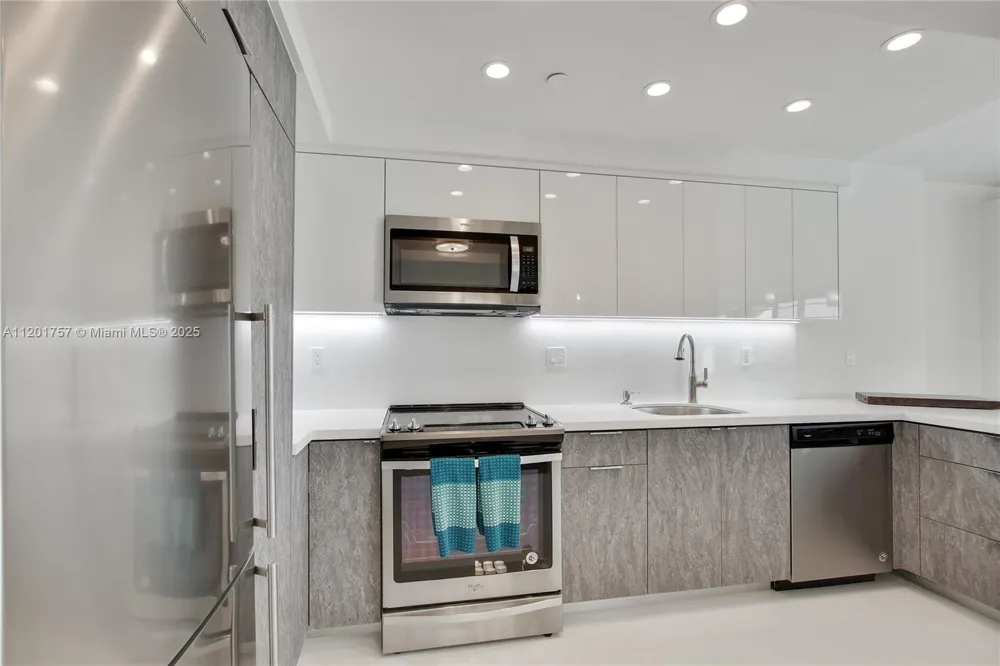 100 Lincoln Rd #940 Miami Beach, FL 33139