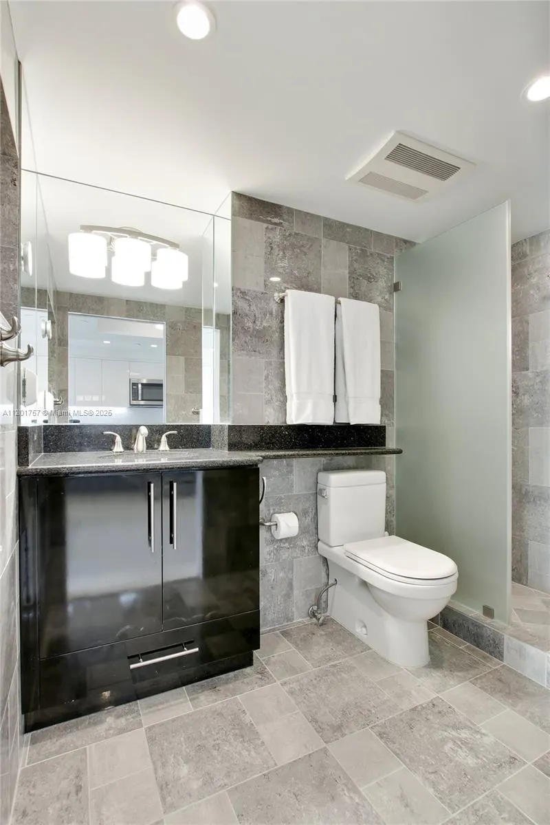 100 Lincoln Rd #940 Miami Beach, FL 33139