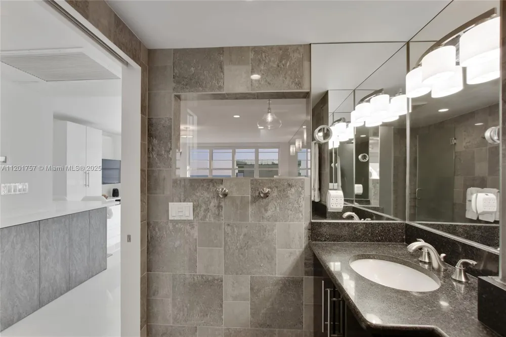 100 Lincoln Rd #940 Miami Beach, FL 33139