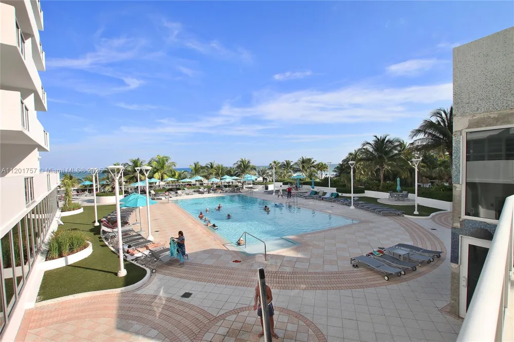 100 Lincoln Rd #940 Miami Beach, FL 33139
