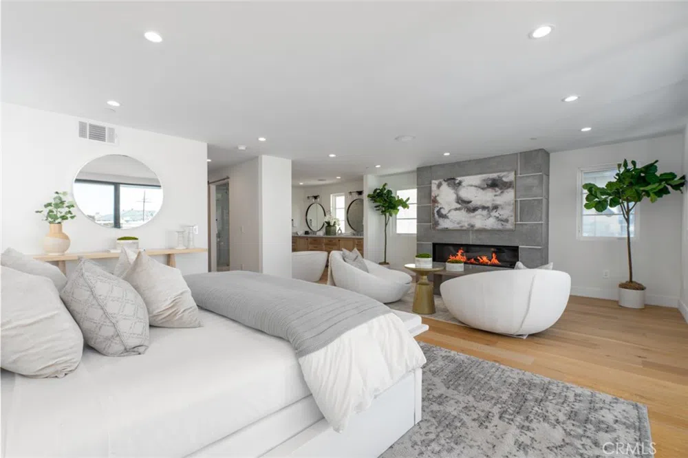 1025 W Balboa Boulevard Newport Beach, CA 92661