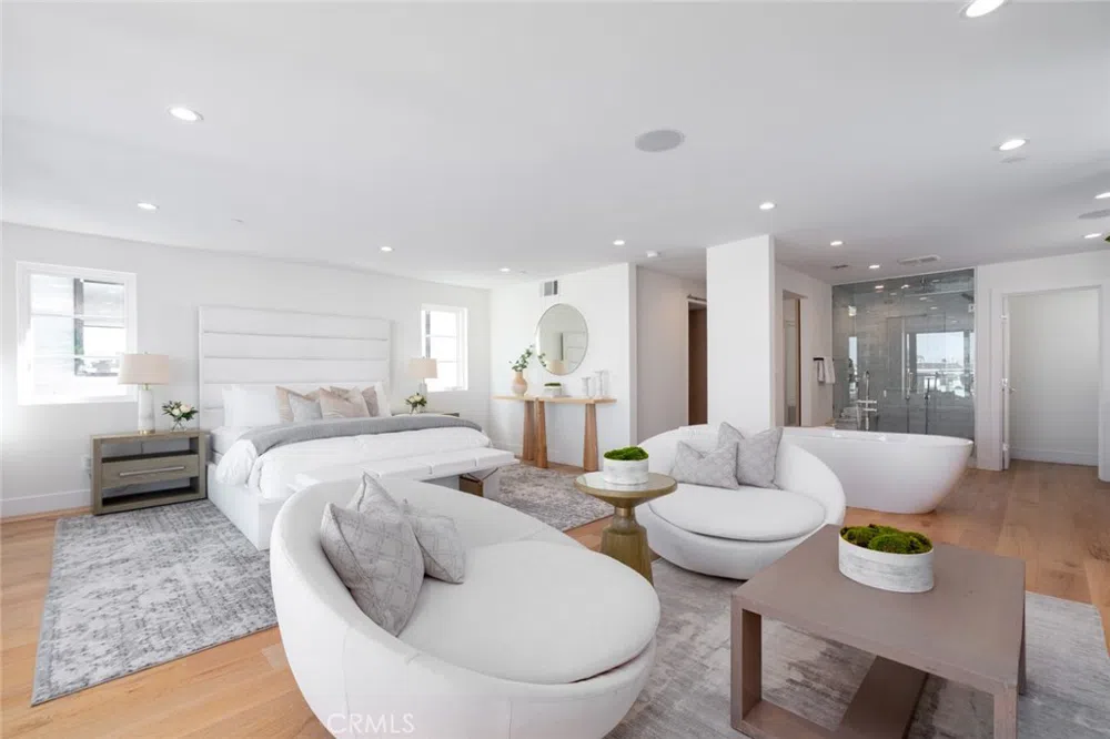 1025 W Balboa Boulevard Newport Beach, CA 92661