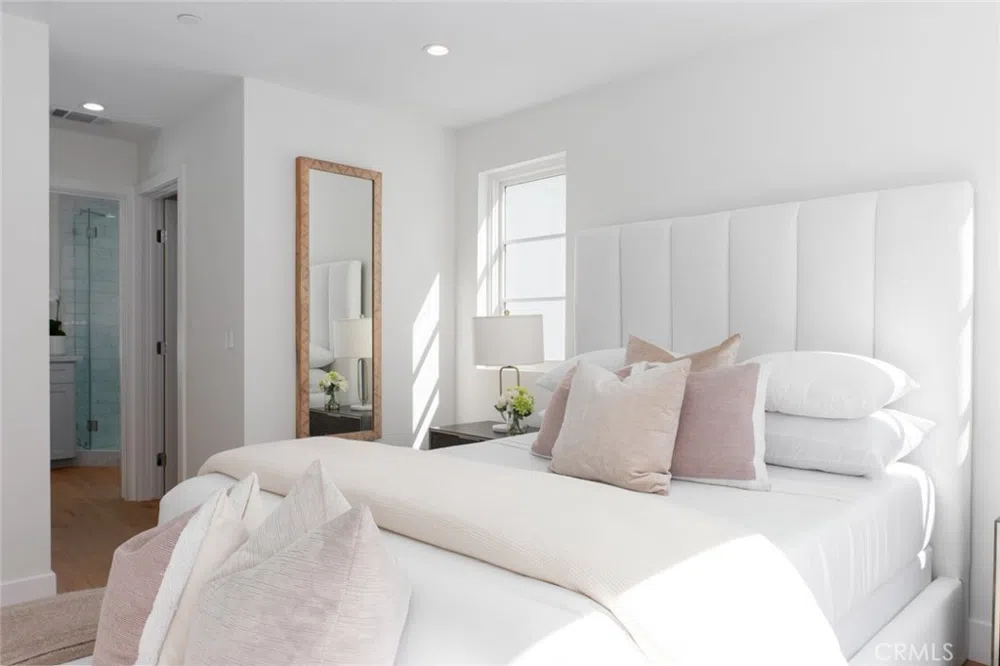 1025 W Balboa Boulevard Newport Beach, CA 92661