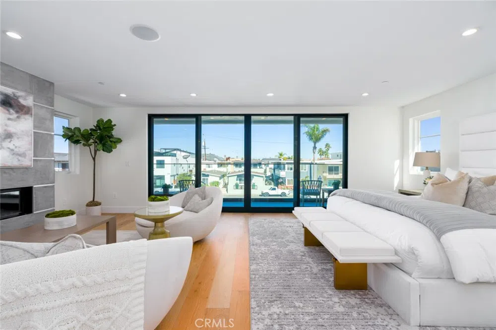 1025 W Balboa Boulevard Newport Beach, CA 92661