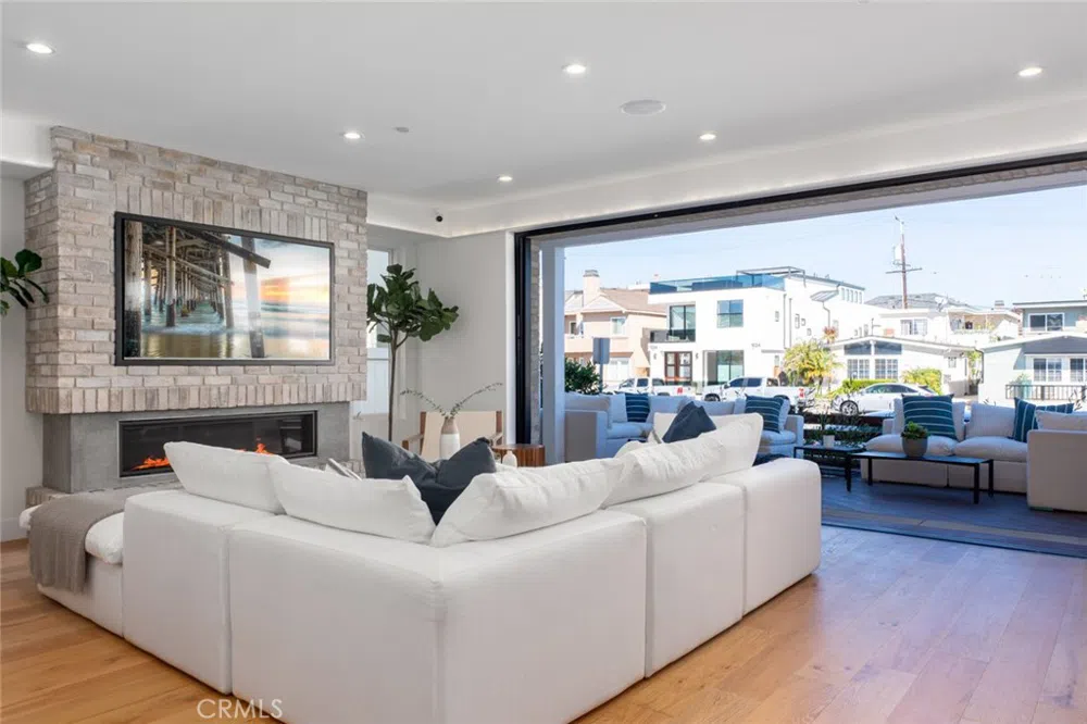 1025 W Balboa Boulevard Newport Beach, CA 92661