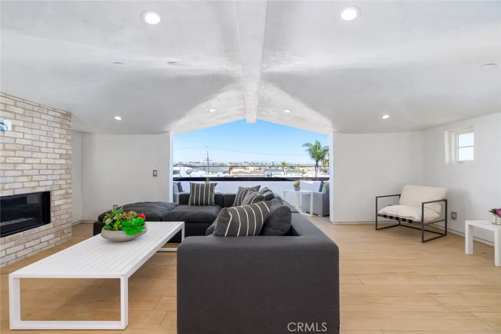 1025 W Balboa Boulevard Newport Beach, CA 92661