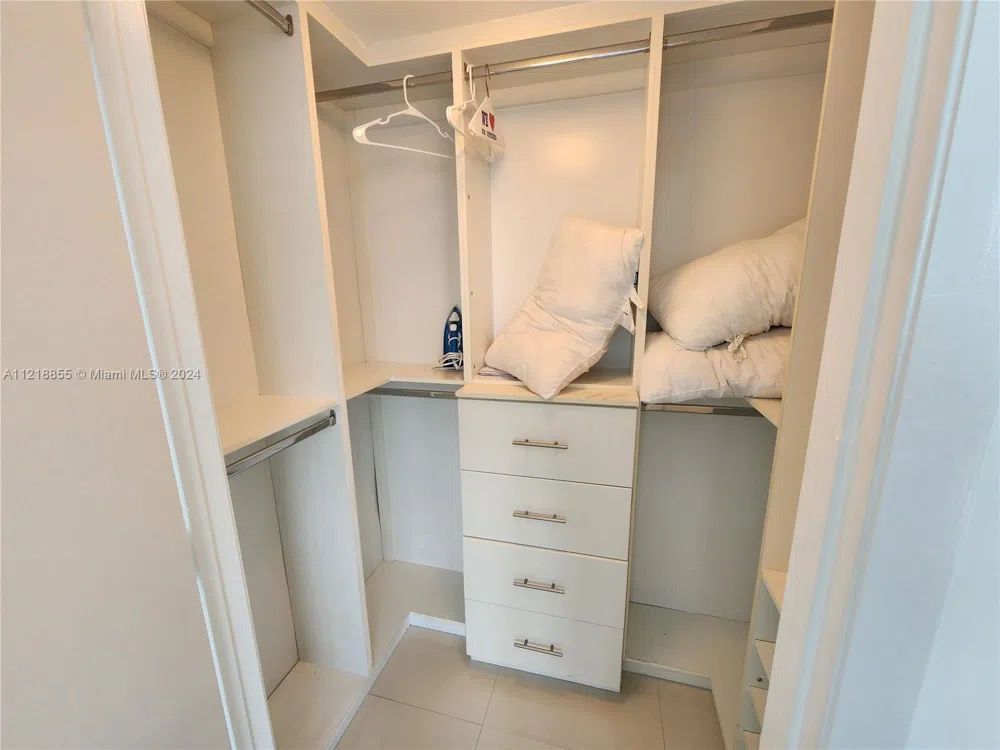 485 Brickell Ave #2504 Miami, FL 33131