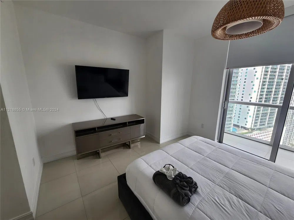 485 Brickell Ave #2504 Miami, FL 33131