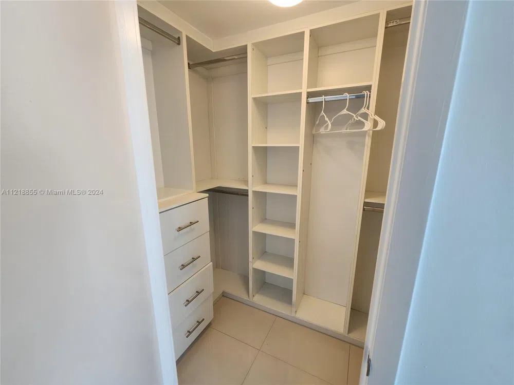 485 Brickell Ave #2504 Miami, FL 33131