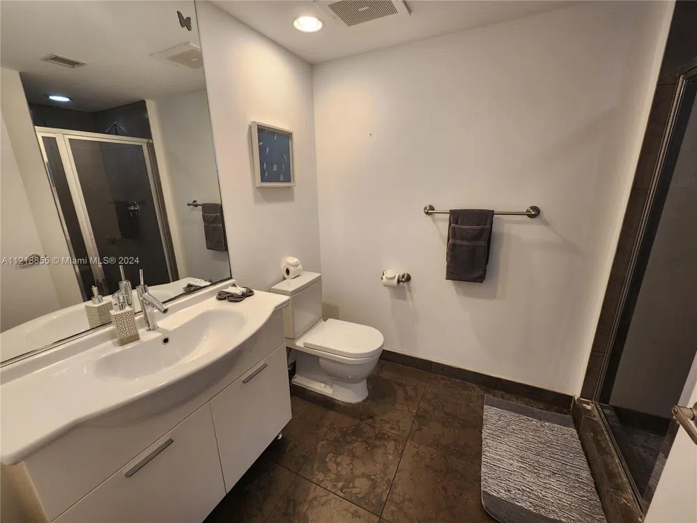 485 Brickell Ave #2504 Miami, FL 33131