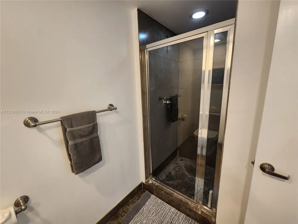 485 Brickell Ave #2504 Miami, FL 33131