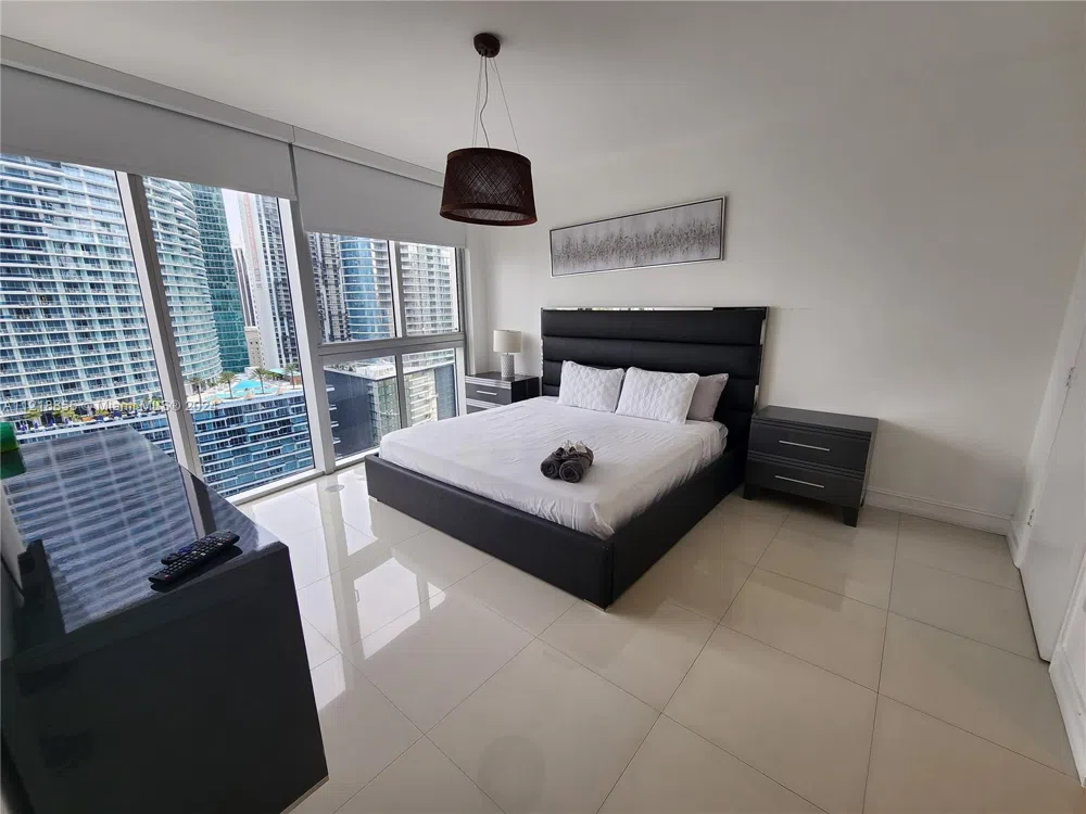 485 Brickell Ave #2504 Miami, FL 33131