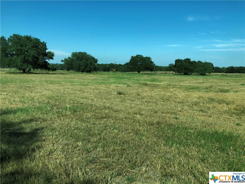 3 PVT 1671 Hallettsville, TX 77964