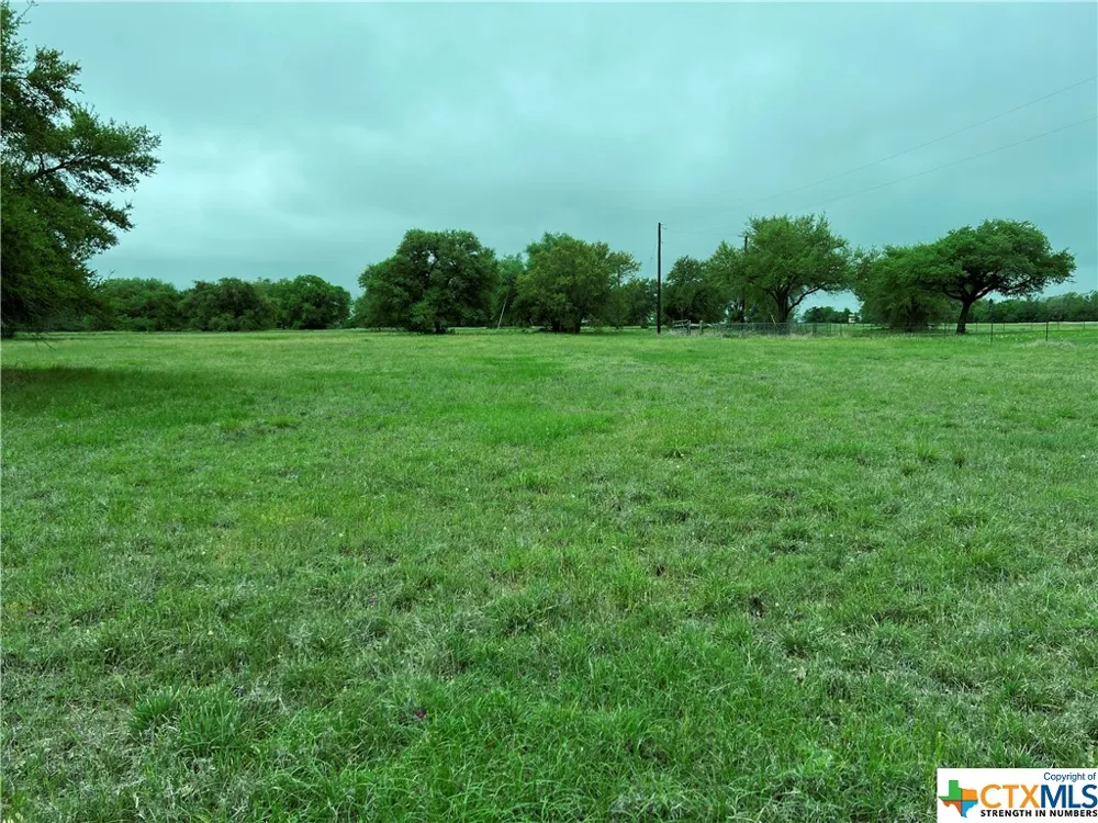 3 PVT 1671 Hallettsville, TX 77964
