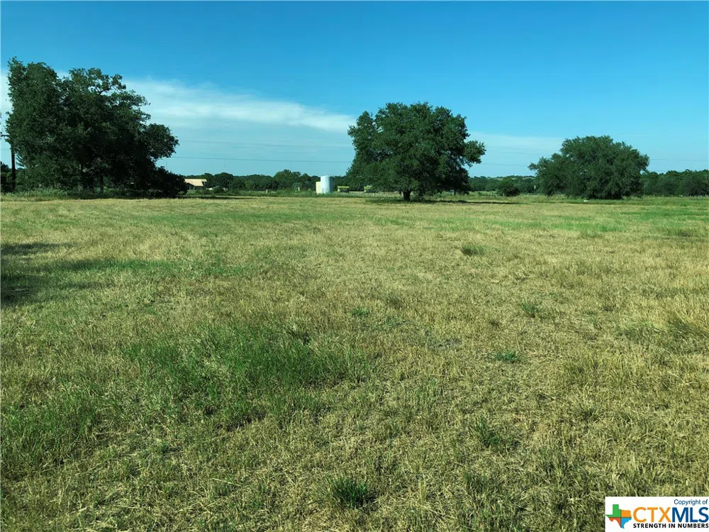 3 PVT 1671 Hallettsville, TX 77964