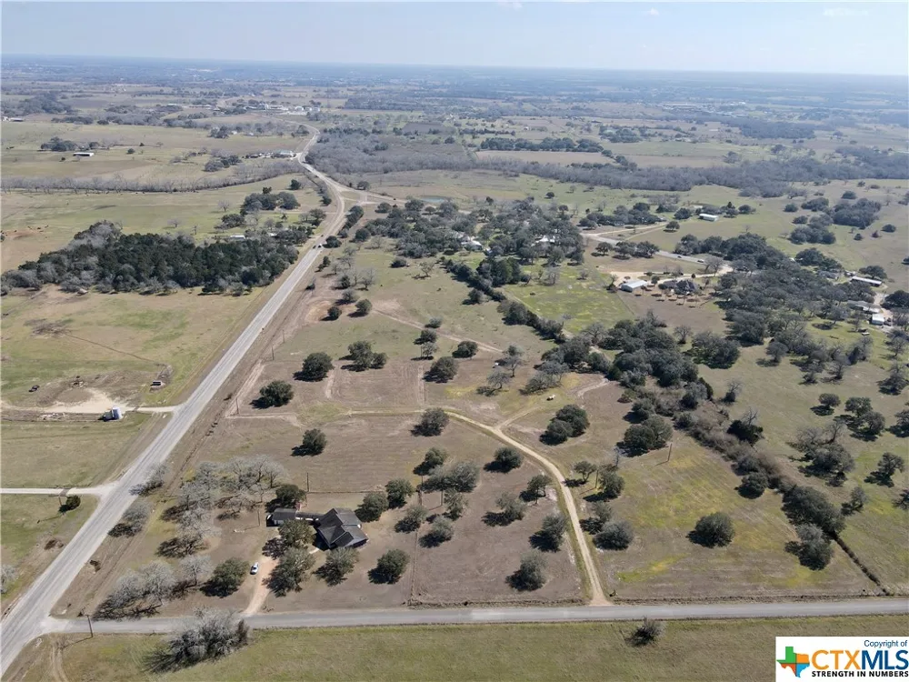 3 PVT 1671 Hallettsville, TX 77964