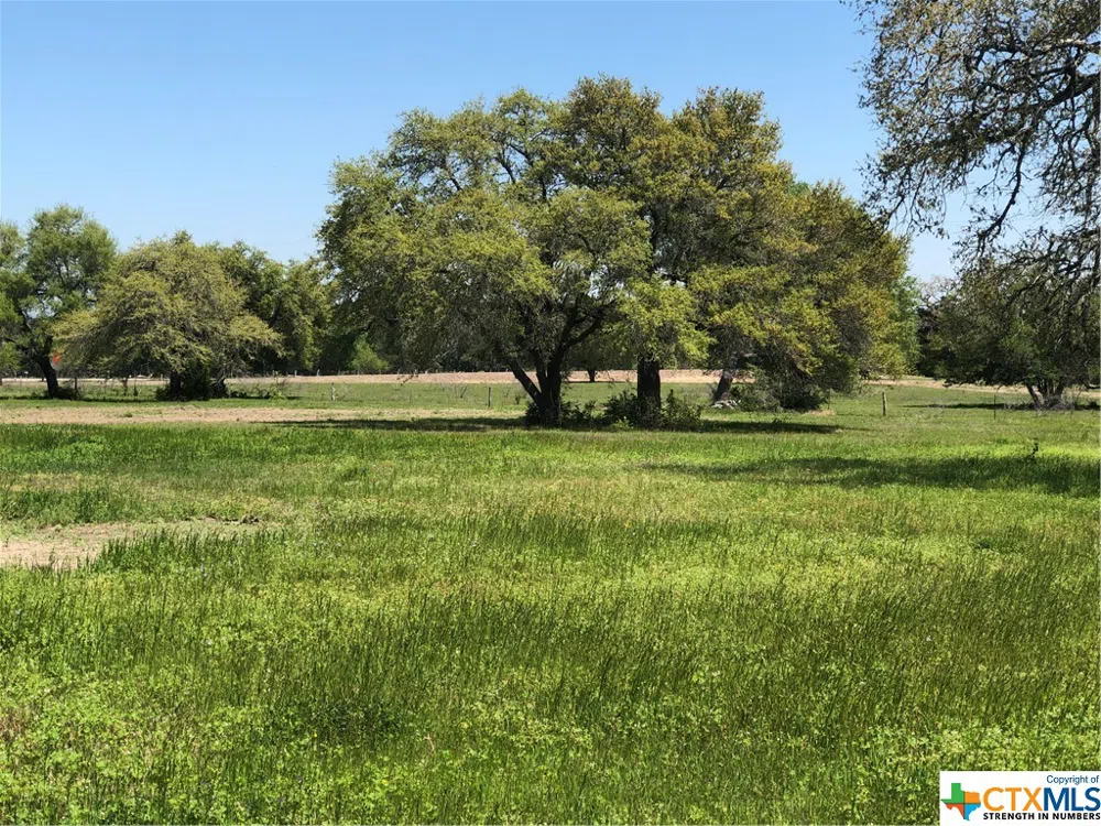6 PVT 1672 Hallettsville, TX 77964
