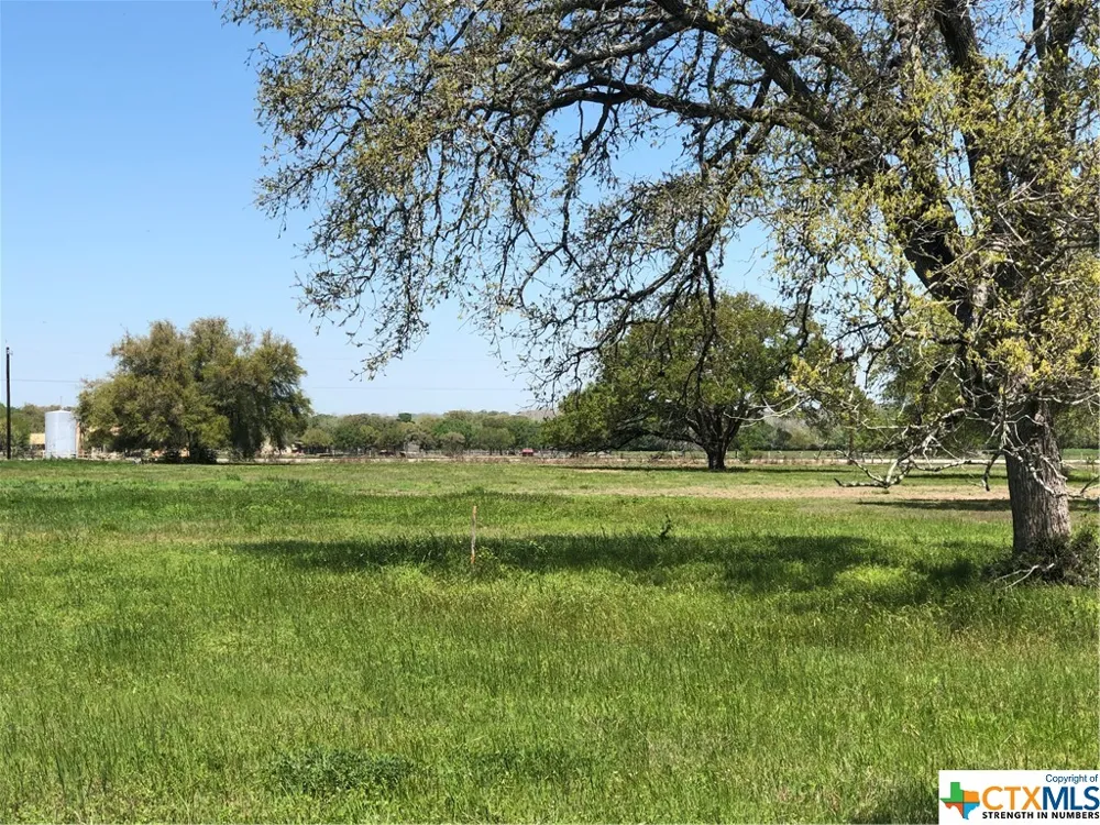 6 PVT 1672 Hallettsville, TX 77964