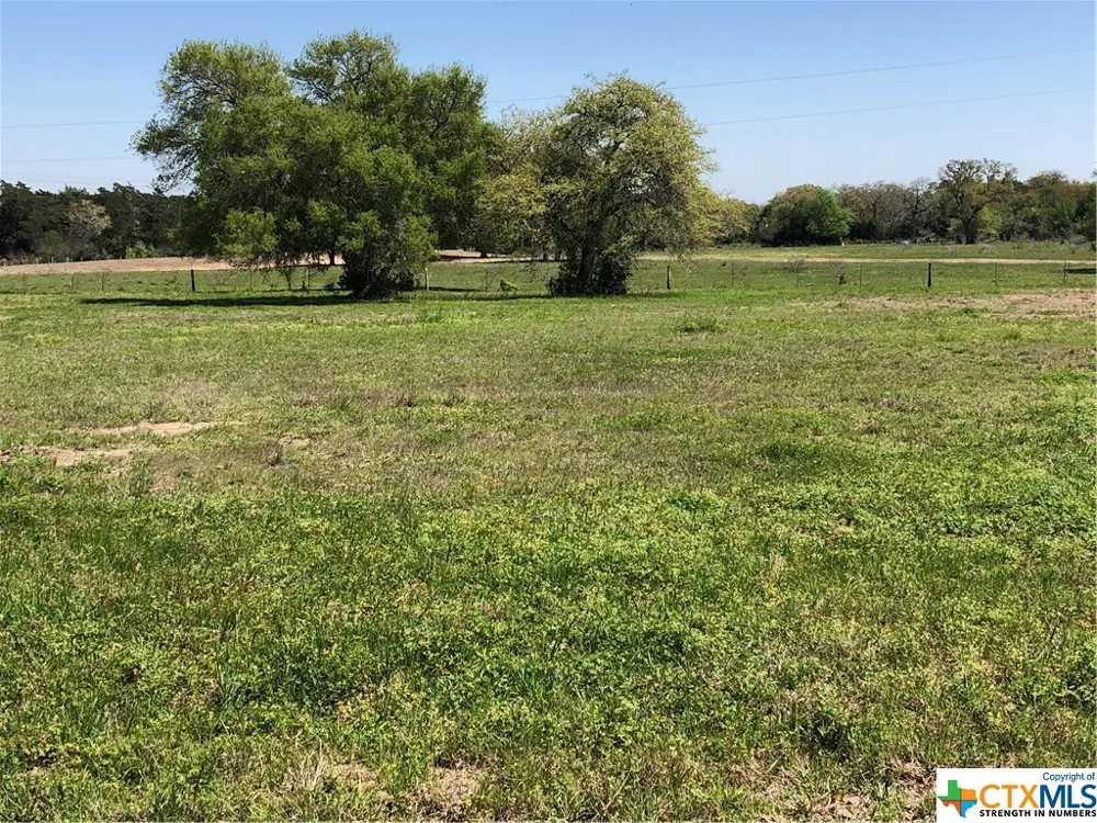 6 PVT 1672 Hallettsville, TX 77964