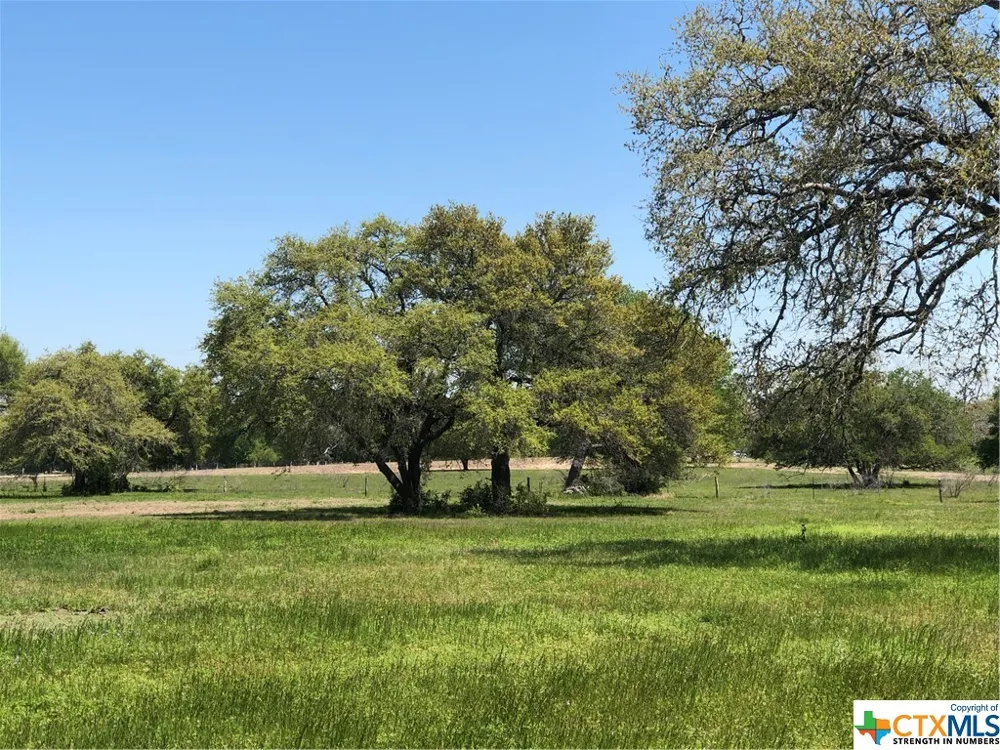 6 PVT 1672 Hallettsville, TX 77964